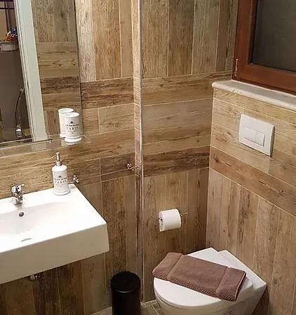 Via Veneto 크로토네